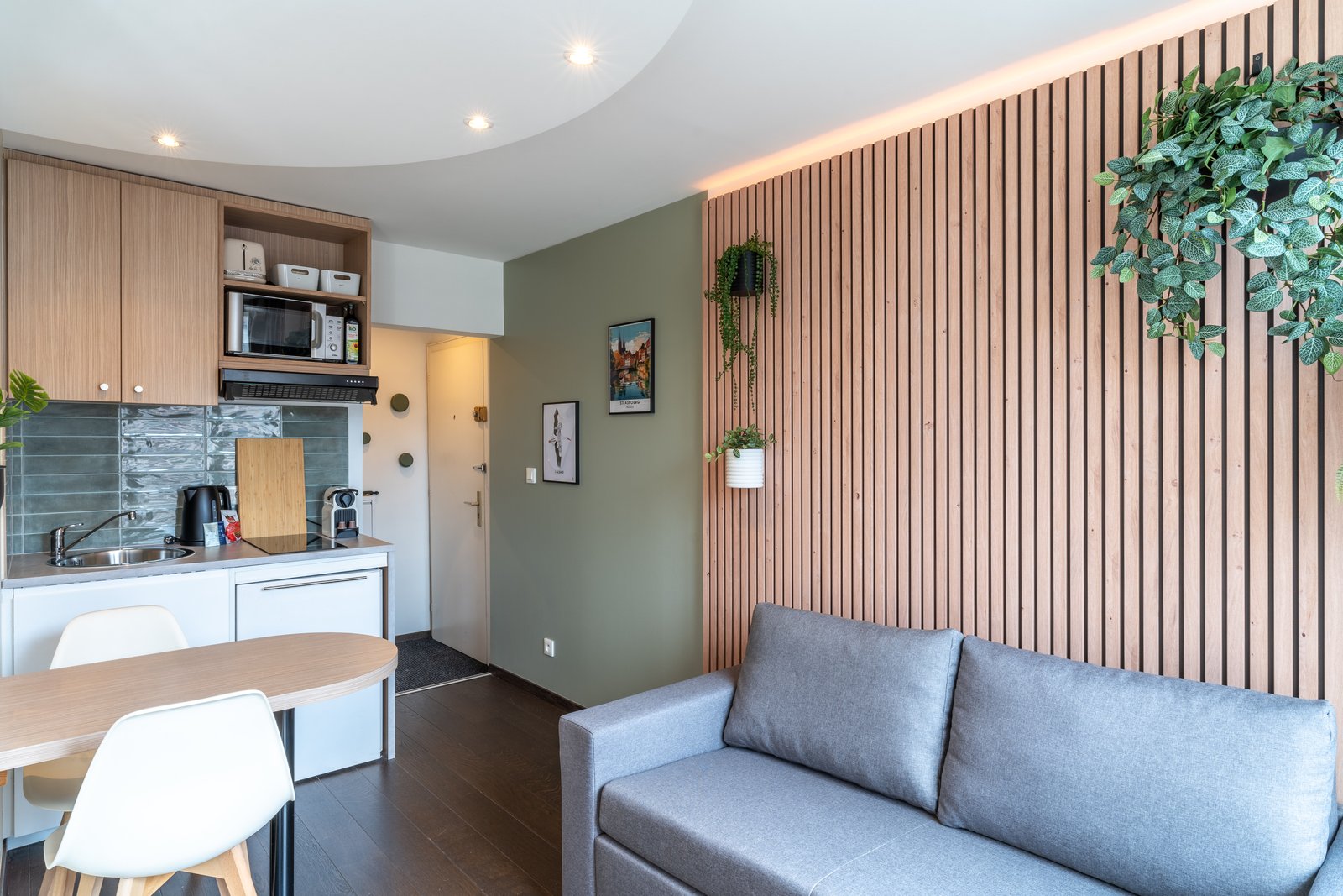 Salon d'un appartement réaménagé par la conciergerie COCOONBNB à Strasbourg