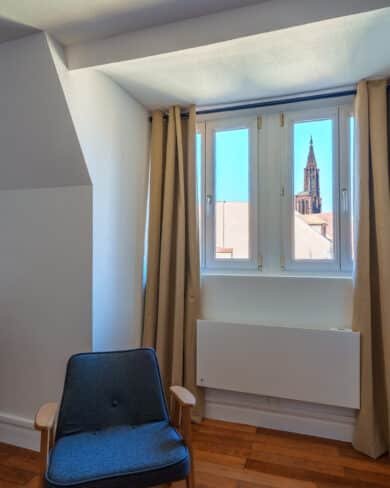 Vue sur la cathédrale depuis un appartement en location de courte durée avec COCOONBNB Strasbourg